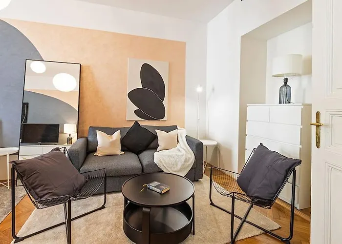 Unique Stylish Apartment - L3